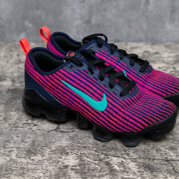 Nike Air VaporMax Flyknit 3 in Blackened Blue/Kinetic Green/Hyper Crimson - Picture 3 of 6